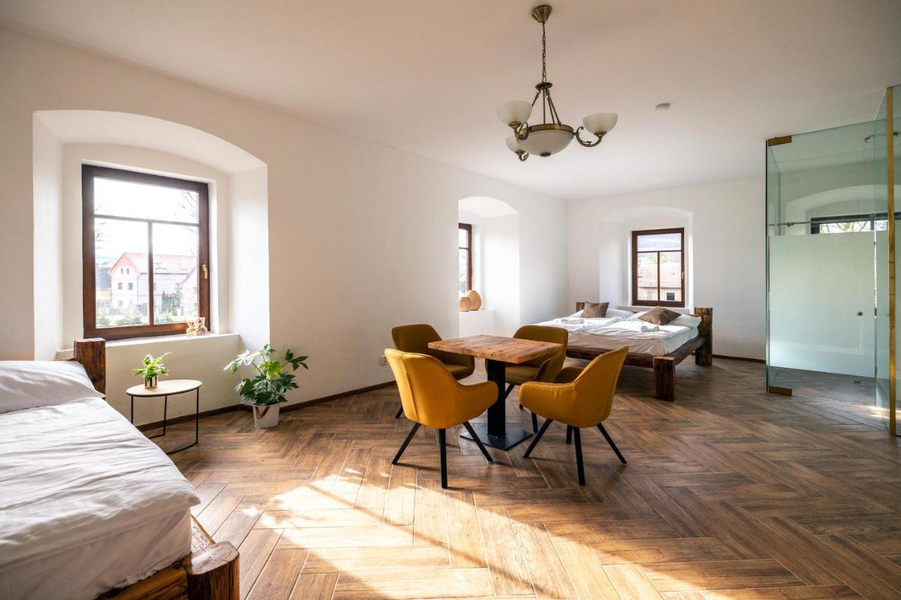 Penzion Fara Pod Milesovkou Velemin Exteriör bild